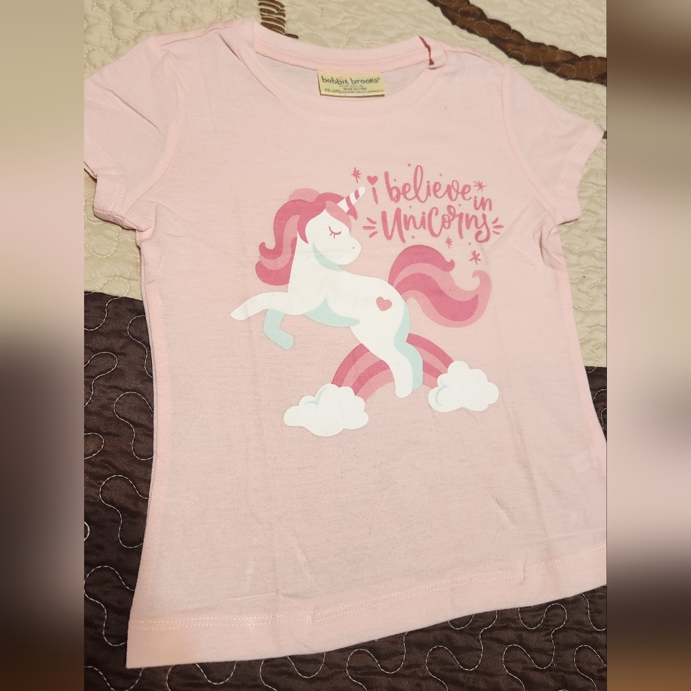New Girls Pink " I believe in Unicorns" tshirt sz XS 4/5